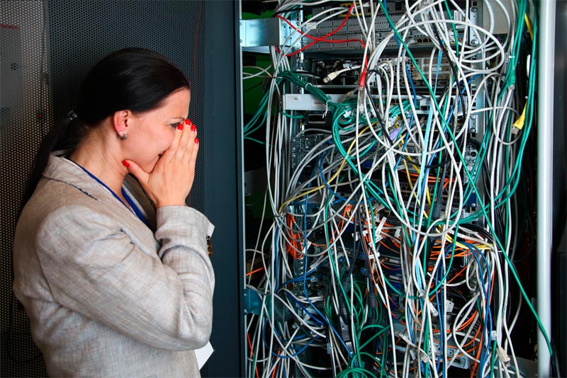 networking - cabinet rack that holds computer, router, and wires - Super  User